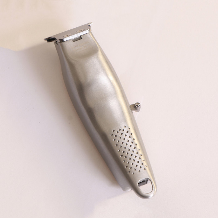 ماشین اصلاح موی صورت کیمی مدل 90288 با تیغه تیتانیوم پیشرفته، قابلیت اصلاح با شماره صفر و خط زن، شارژ سریع، نمایشگر میزان شارژ، طراحی مقاوم در برابر ضربه