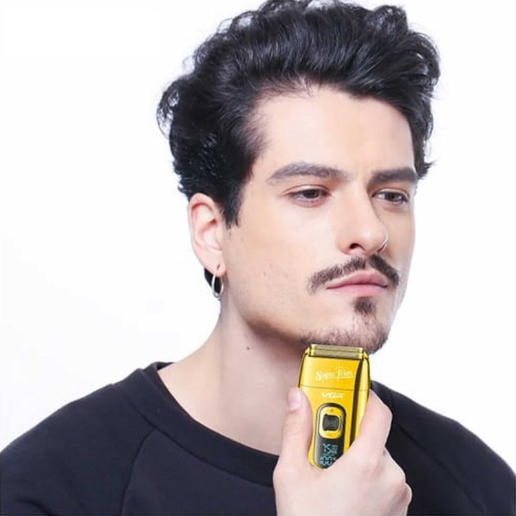 ماشین اصلاح موی صورت وی جی ار مدل V_332 با تکنولوژی برش چرخشی، باتری قابل شارژ 600mAh، قابلیت اصلاح با شماره صفر، تیغه استیل ضدزنگ و برس تمیزکننده همراه
