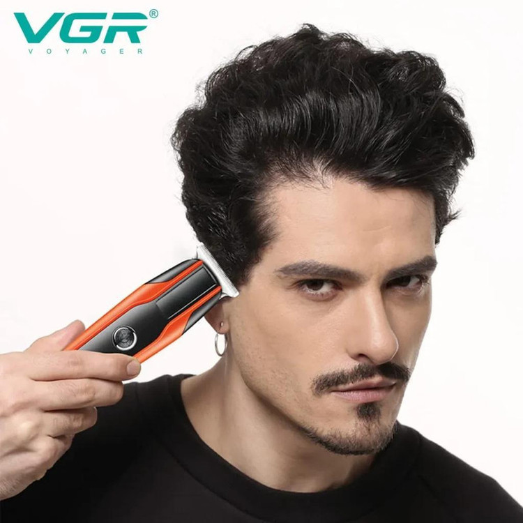 ماشین اصلاح موی سر و صورت وی جی آر مدل V-999 با تیغه استیل پیشرفته، اصلاح دقیق 0.01 میلیمتر، استفاده خشک و مرطوب، باتری شارژی 90 دقیقه کارکرد و 4 شانه تنظیم طول